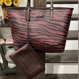 Coach Reversible City Tote With Tiger Print with Pouch